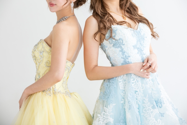 キャバクラとガールズバーの違い